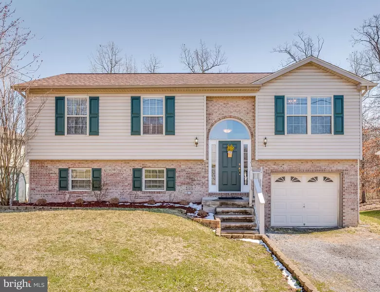 221 IDYLLWOOD DR, Inwood, WV 25428