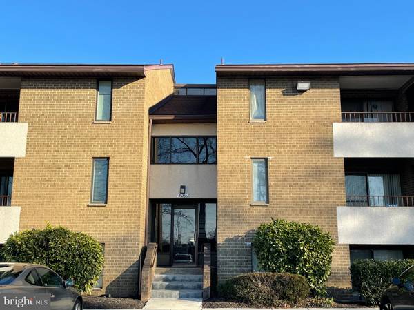 529 FLORIDA AVE #203, Herndon, VA 20170