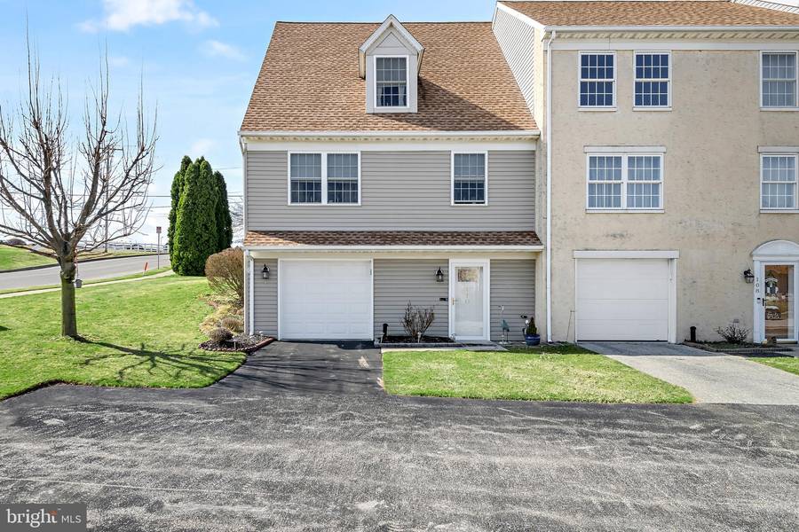 110 COUNTRY RIDGE DR, Red Lion, PA 17356