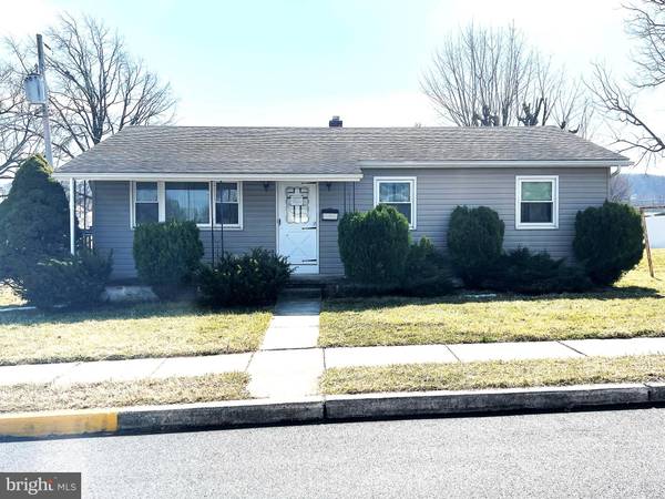 108 W BARKLEY ST, Topton, PA 19562