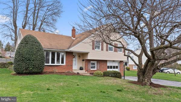 1040 EDWARDS DR, Springfield, PA 19064