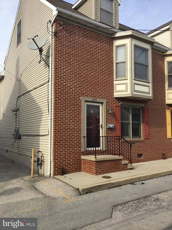 225 W CHURCH AVE, York, PA 17401