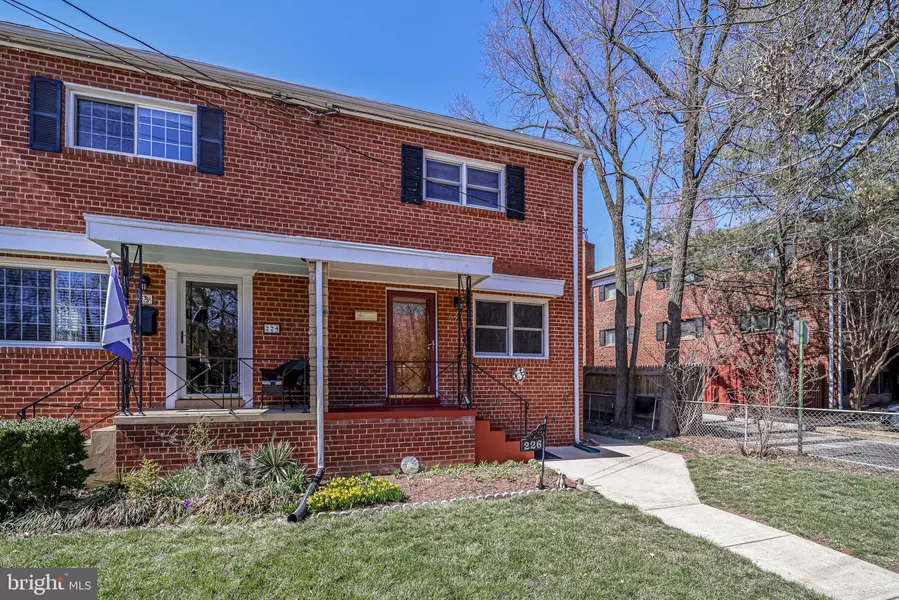 226 W TAYLOR RUN PKWY W, Alexandria, VA 22314