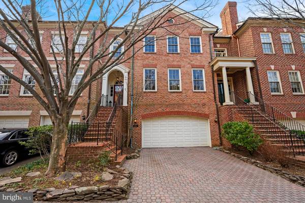 2040 MAYFAIR MCLEAN CT, Falls Church, VA 22043