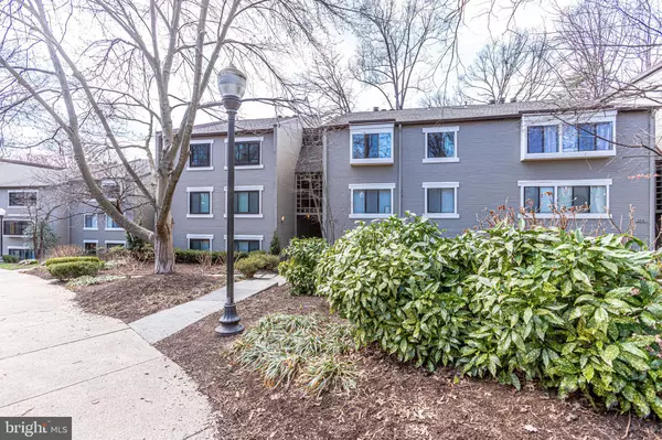 2212 SPRINGWOOD DR #206, Reston, VA 20191