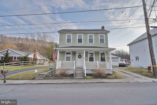 2 CHESTNUT ST, Lenhartsville, PA 19534