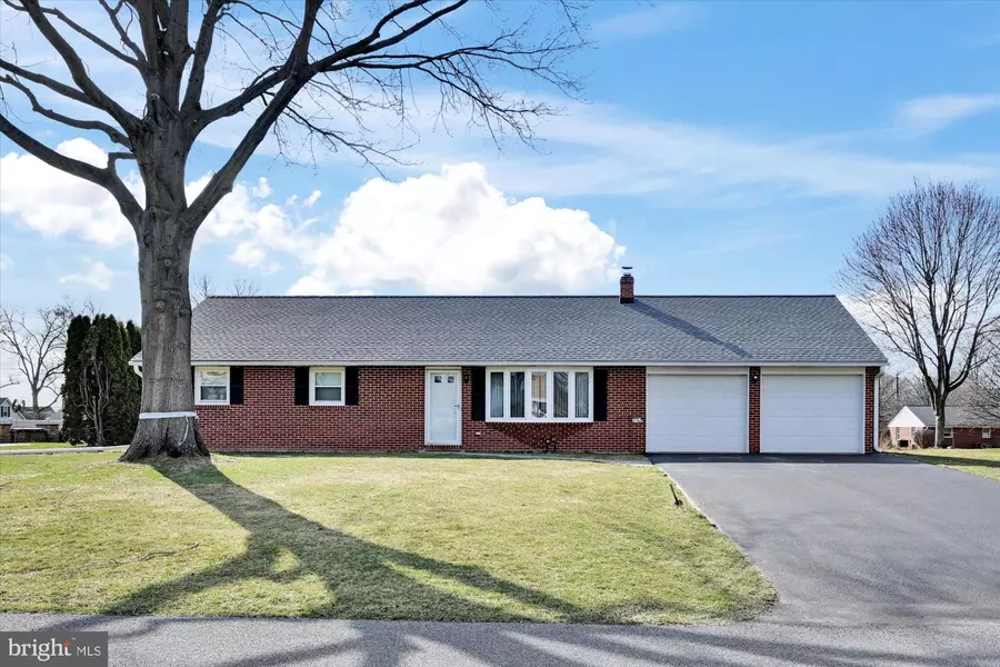 852 DOUGLAS DR, Lititz, PA 17543