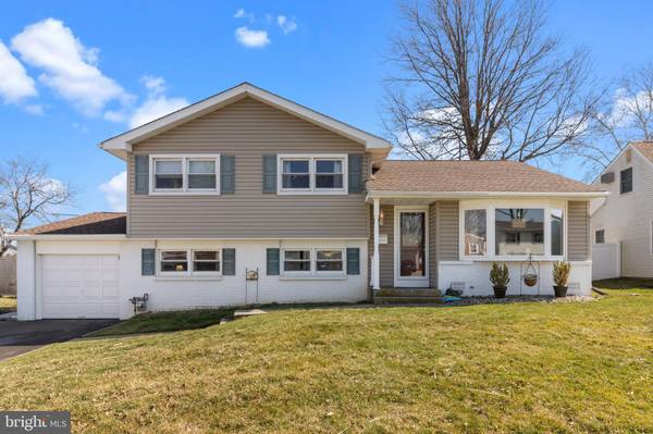 125 LOUISE DR, Yardley, PA 19067