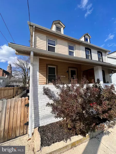 38 WALNUT ST, Phoenixville, PA 19460