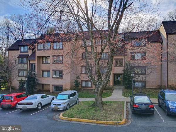 1660 PARKCREST CIR #101, Reston, VA 20190