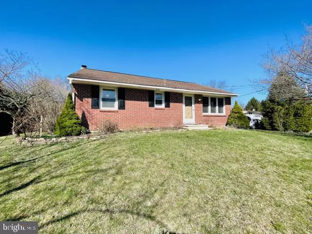 8 PHEASANT LN, Bechtelsville, PA 19505