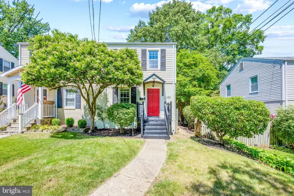 5806 BISCAYNE DR, Alexandria, VA 22303