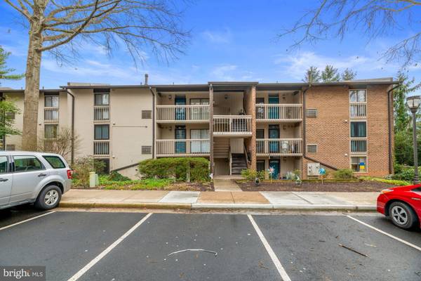 Reston, VA 20190,1576 MOORINGS DR #1B