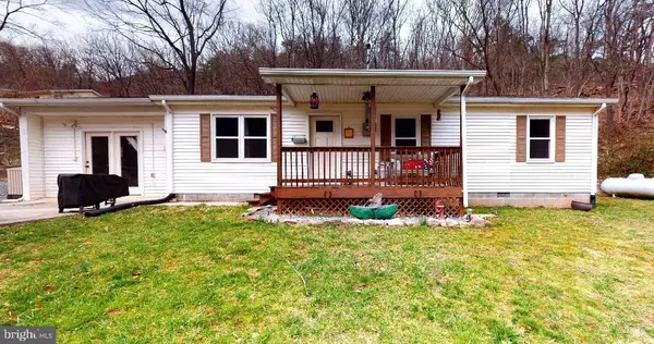 84 TURKEY FOOT DR, Cabins, WV 26855