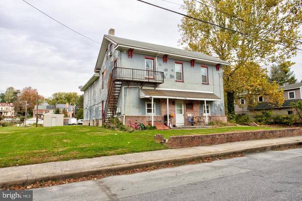 324-326 E FRONT ST, Marietta, PA 17547