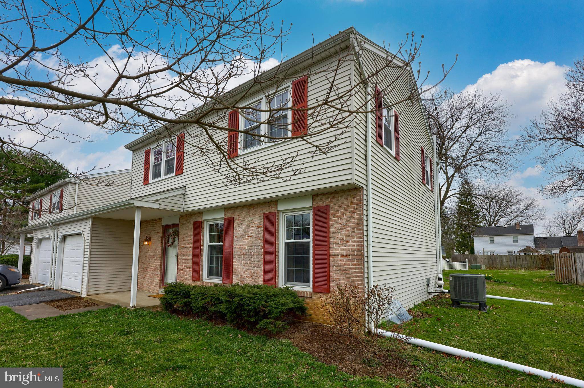 867 LAMPLIGHT CIRCLE, Lancaster, PA 17601