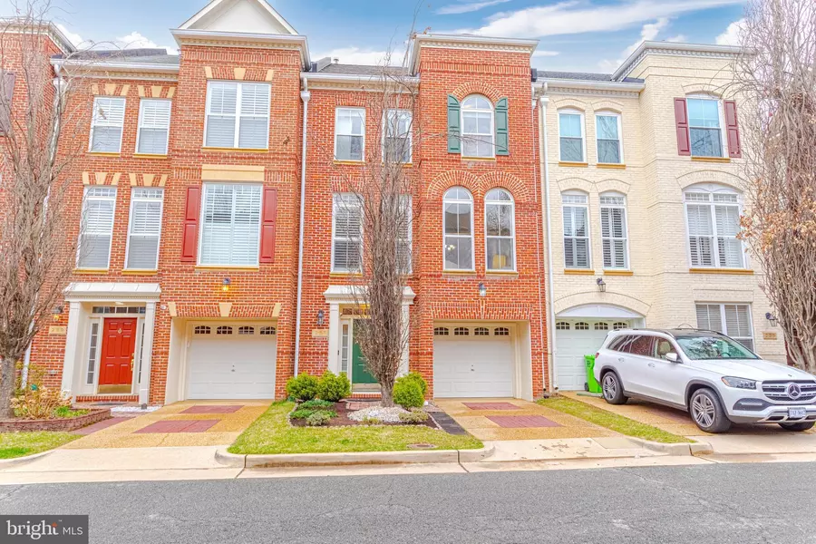 237 MURTHA ST, Alexandria, VA 22304