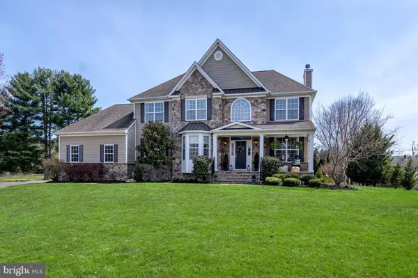 8 CHASE CT, Robbinsville, NJ 08691