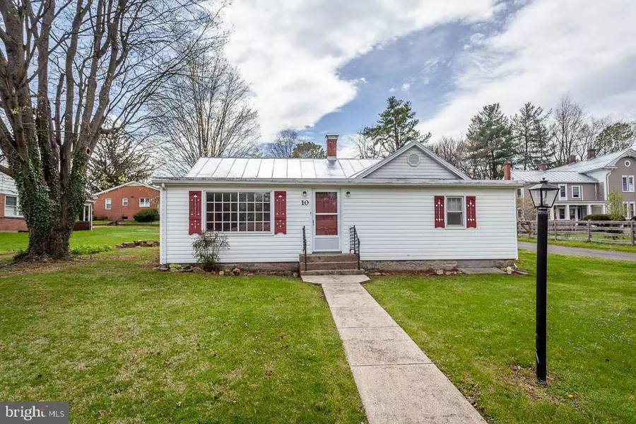 10 LINDEN AVE, Luray, VA 22835