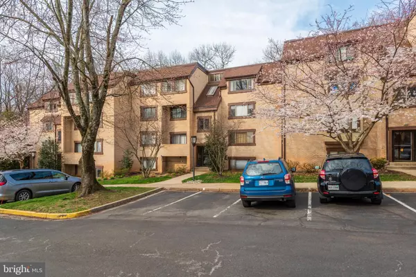 Reston, VA 20190,1660 PARKCREST CIR #401