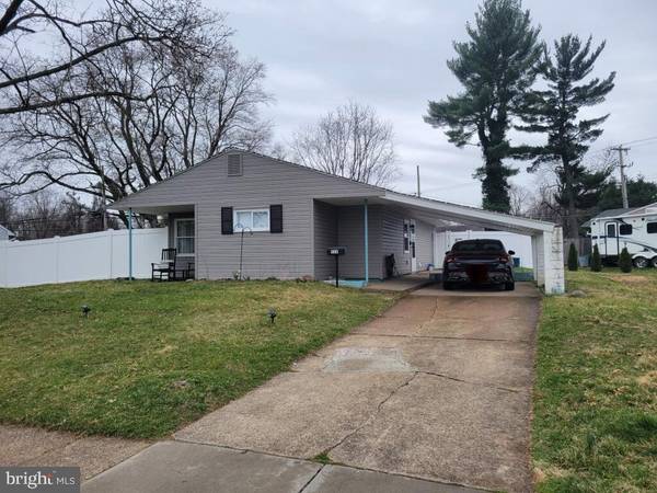 222 BLUE RIDGE DR, Levittown, PA 19057