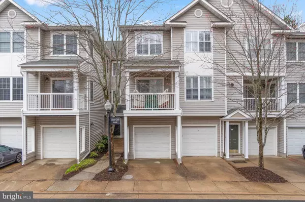 12850 FAIR BRIAR LN #12850, Fairfax, VA 22033