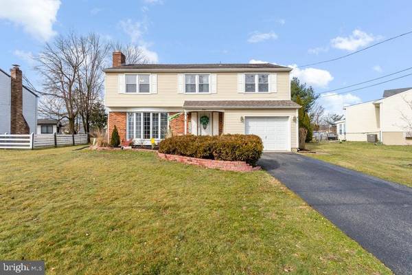 3 SCHOOLHOUSE LN, Marlton, NJ 08053