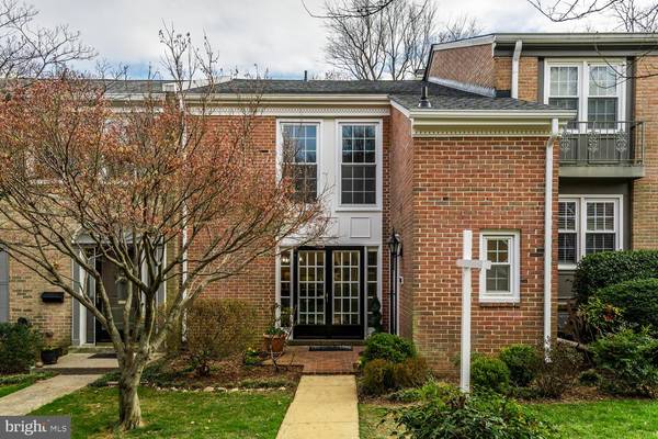 2077 HOPEWOOD DR, Falls Church, VA 22043