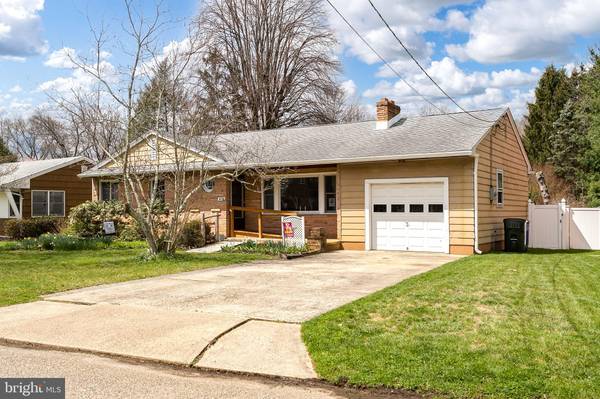 61 EDGEWOOD RD, Bordentown, NJ 08505