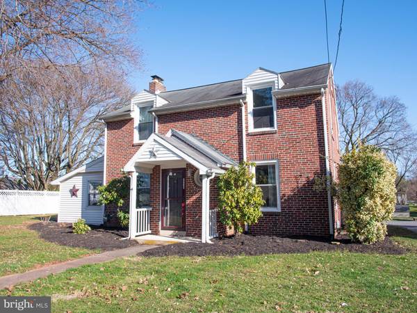 2230 SUNSET LN, York, PA 17408