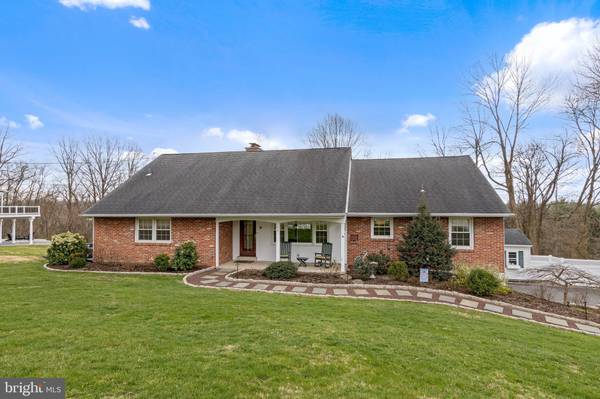 54 LLANGOLLEN LN, Newtown Square, PA 19073