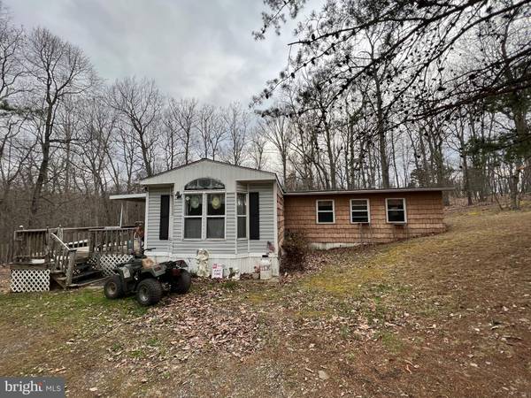 2298 YOUNGBLOOD RD, Great Cacapon, WV 25422