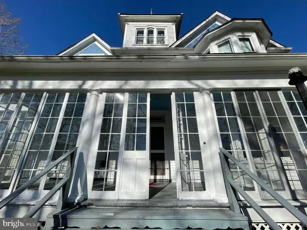 White Sulphur Springs, WV 24986,118 ROWAN RD