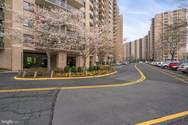 205 YOAKUM PKWY #324, Alexandria, VA 22304