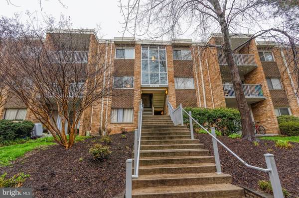 2906 KINGS CHAPEL RD #9, Falls Church, VA 22042