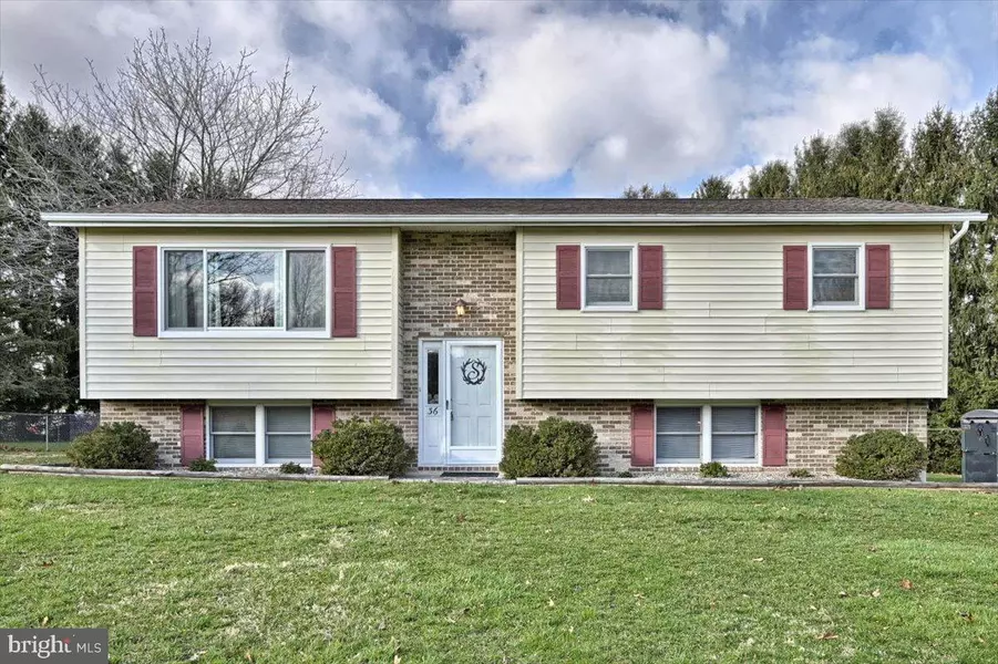 36 HOLLY ESTATE DR, Gardners, PA 17324