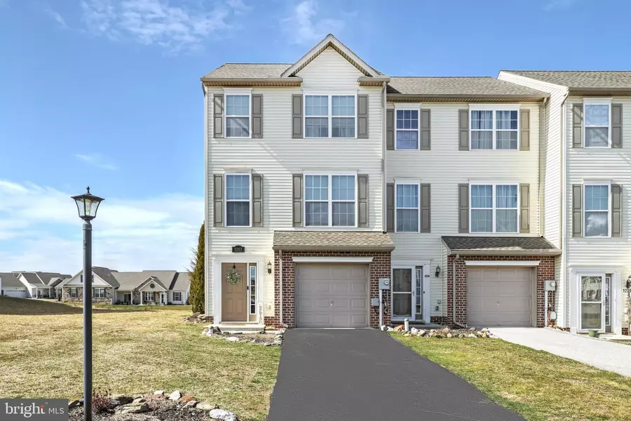 1213 LEDGE DR, York, PA 17408