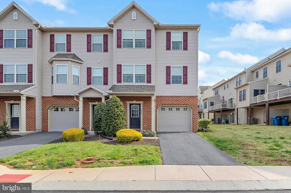 6367 CREEKBEND DR, Mechanicsburg, PA 17050