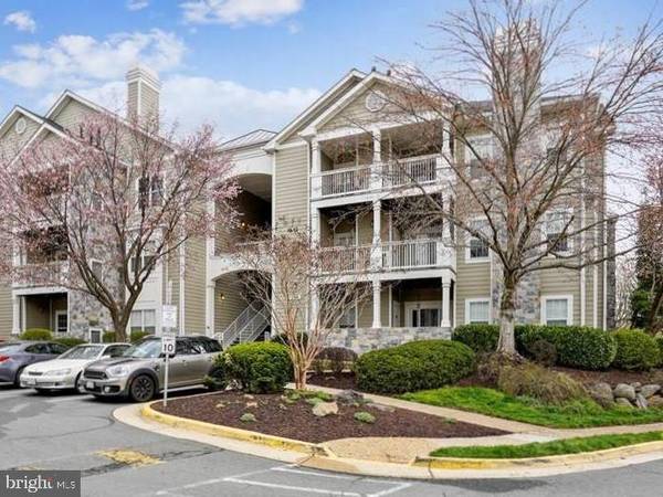 1724 LAKE SHORE CREST DR #34, Reston, VA 20190