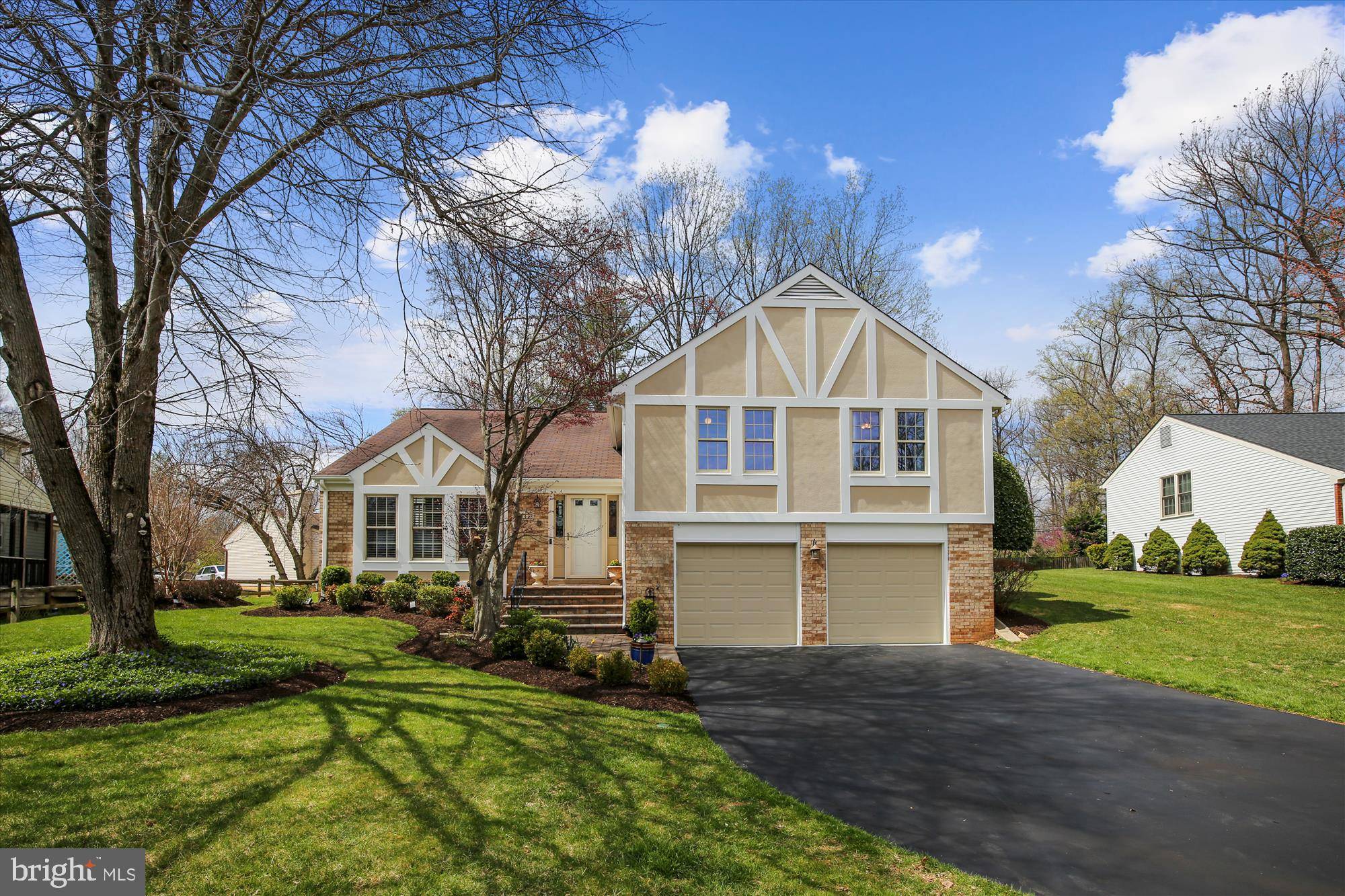 5560 RENOIR PORT LN, Burke, VA 22015