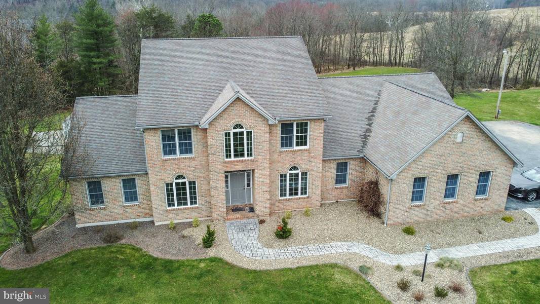 1905 VALLEY RD, Etters, PA 17319