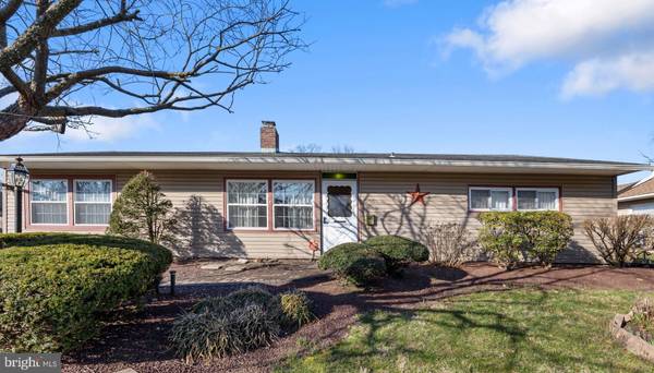 205 MAGNOLIA DR, Levittown, PA 19054