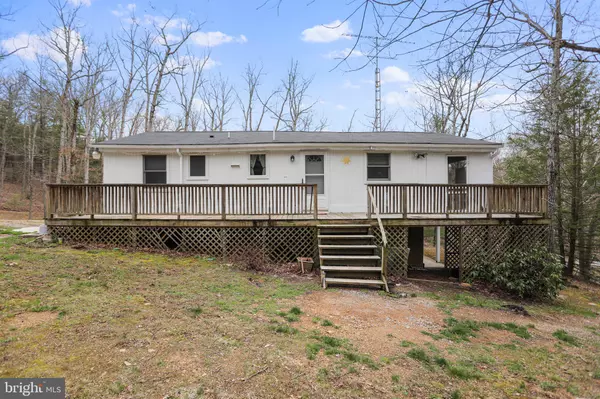 371 OAK HILL RD, Berkeley Springs, WV 25411