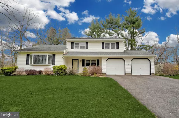 14 HOLLY DR, East Windsor, NJ 08520