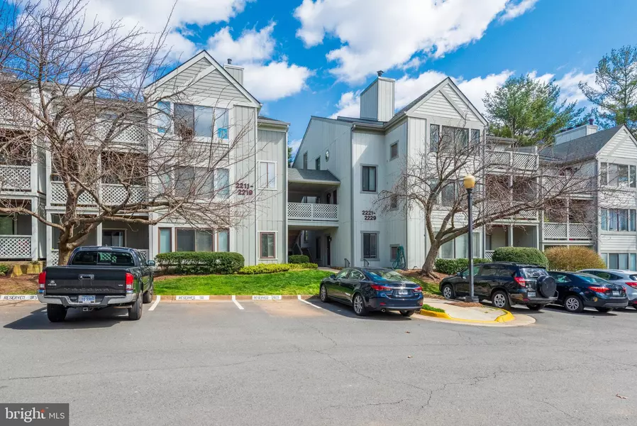 2221 HUNTERS RUN DR #2221, Reston, VA 20191