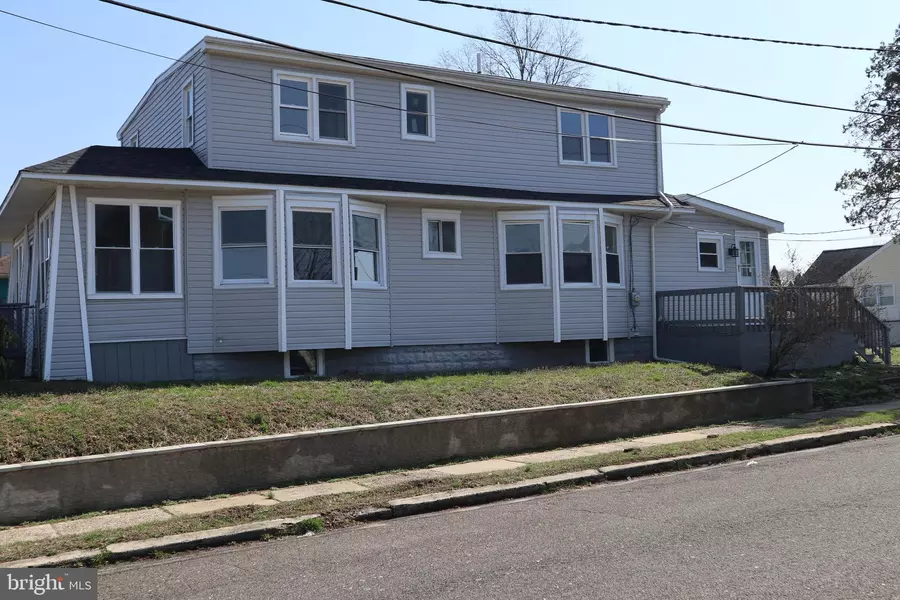 802 E MAIN ST, Maple Shade, NJ 08052