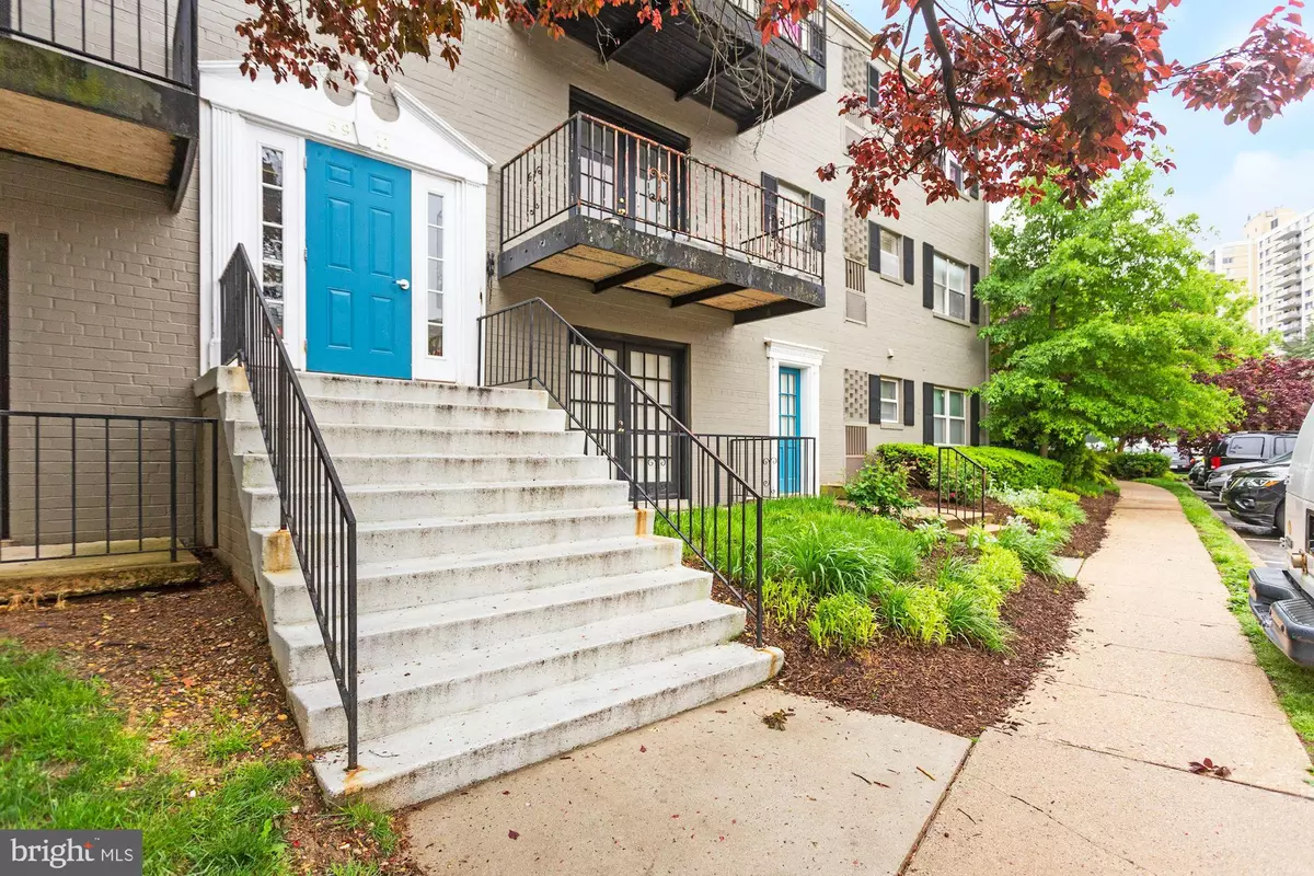 Alexandria, VA 22312,5911 QUANTRELL AVE #203