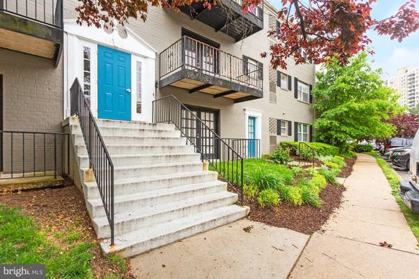 5911 QUANTRELL AVE #203, Alexandria, VA 22312