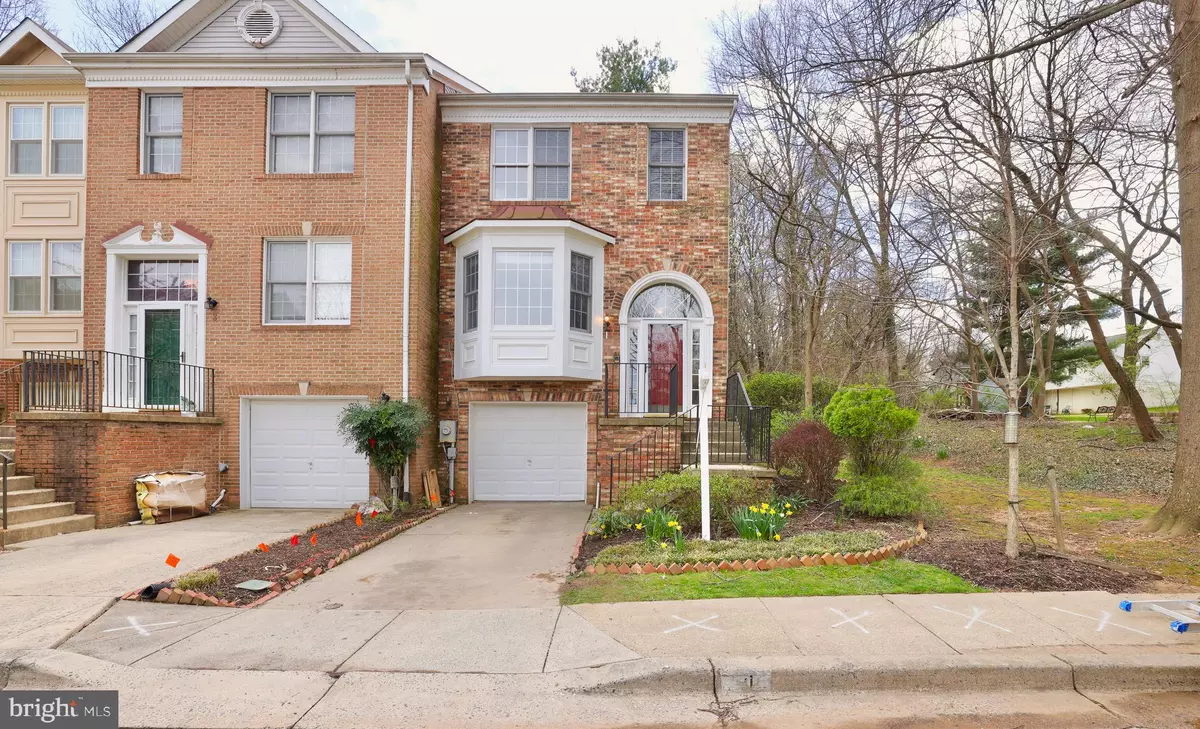 Gaithersburg, MD 20879,1 CARRIAGE WALK CT