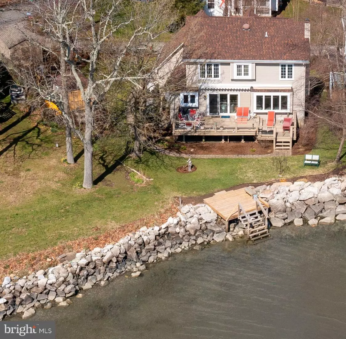 Deale, MD 20751,947 BAY DR